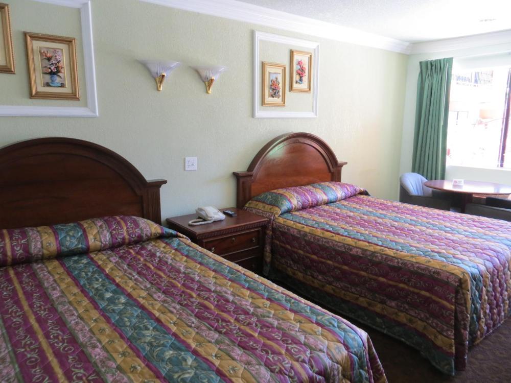 Queen Room with Two Queen Beds interior